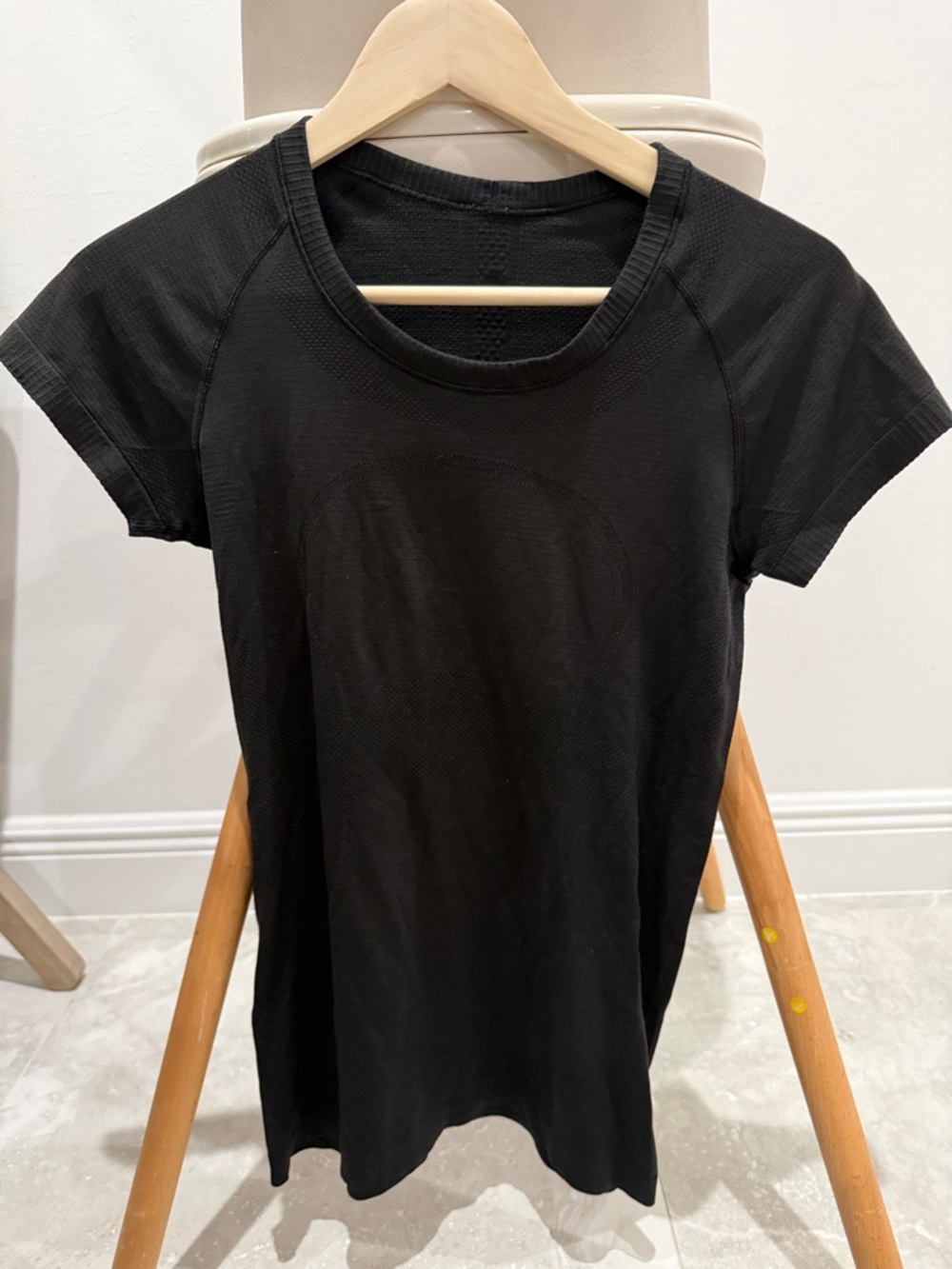 Lululemon Black Women’s Short Sleeve Crew Neck Athletic Top